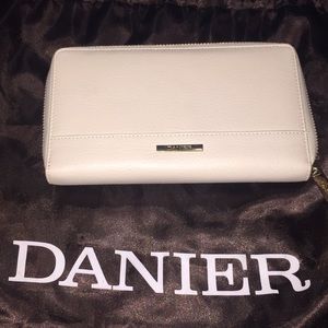 Danier wallet